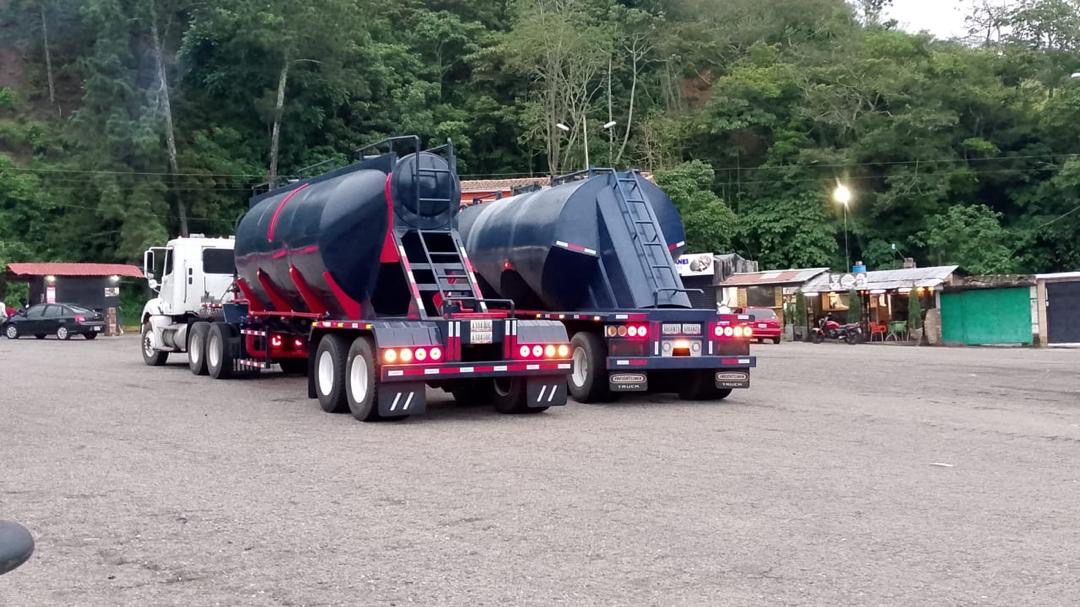 Flota de cisternas para transporte de cemento a granel